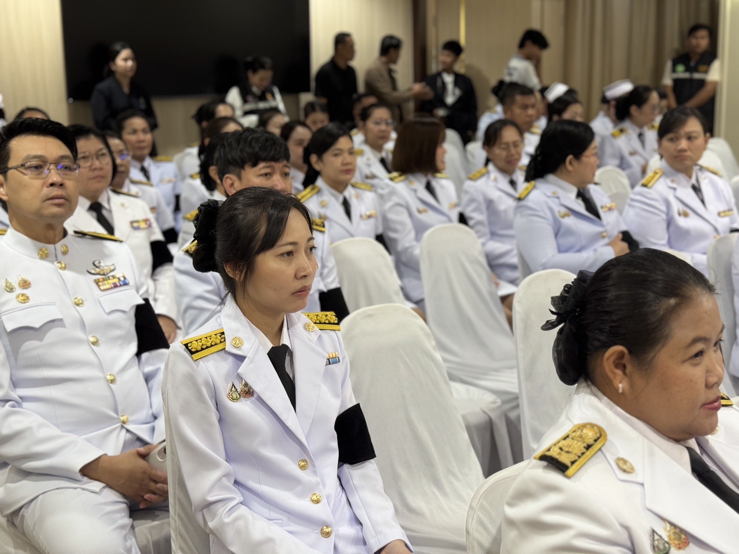 title - วันที่ 9 มิถุนายน 2569 เวลา 07.30 น. นายวิทูล ประดิษฐบุญ ปฏิรูปที่ดินจังหวัดปราจีนบุรี  มอบหมายให้ ข้าราชการ และเจ้าหน้าที่ ส.ป.ก.ปราจีนบุรี เข้าร่วมพิธีเนื่องในวันสวรรคต พระบาทสมเด็จพระปรเมนทรมหาอานันทมหิดลพระอัฐมรามาธิบดินทร